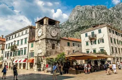 Kotor und Budva ab Tirana: Privater Guide, mittelalterliche Städte