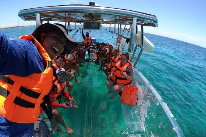Bateau cristal à Isla Mujeres avec vue 360° sous la coque transparente