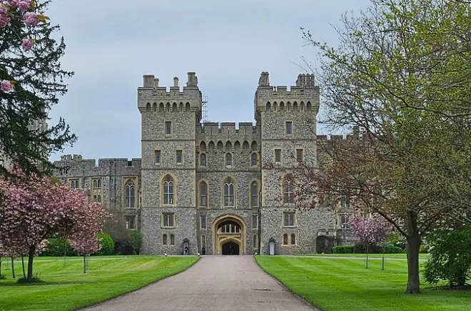 Traslado privado de Southampton a Heathrow con parada en Stonehenge y Windsor