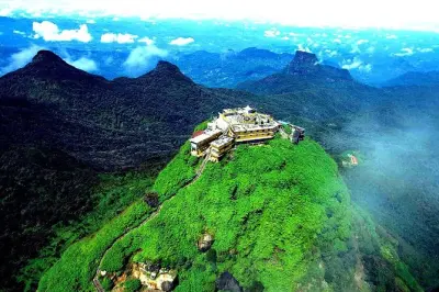 Trekking all'alba ad Adam's Peak con partenza da Nuwara Eliya