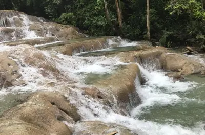 Tirolesa sobre Dunn's River Falls, Montego Bay
