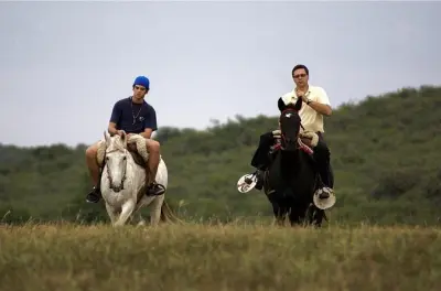 Tyrolienne à Cordoba : Équitation, footgolf, cuisine régionale
