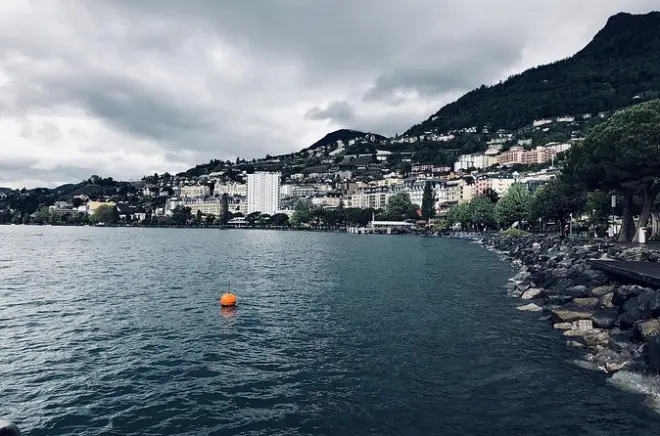 Montreux Private Walking Tour: Queen Studio & Lakeside