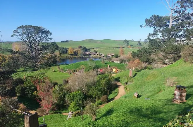 Hobbiton Movie Set Tour ab Auckland: Abfahrt am Nachmittag