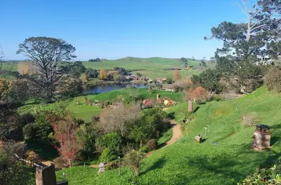 Hobbiton Movie Set Tour ab Auckland: Abfahrt am Nachmittag