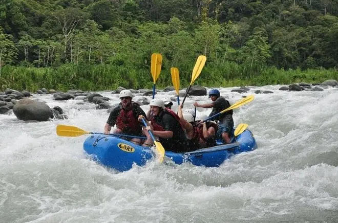 Savegre-Fluss ab Manuel Antonio mit Stromschnellen Klasse II & III