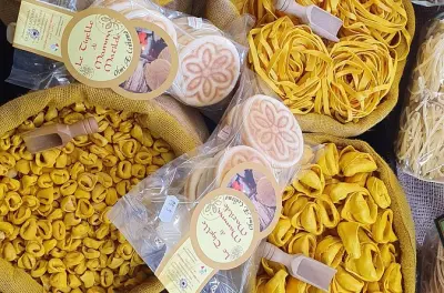 Bologna: Assaggia mortadella, parmigiano e tagliatelle tipici