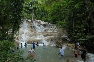 Montego Bay Tour: Dunn's River Falls mit Abholung am Hafen