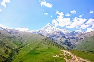 Jeep de día completo a Kazbegi y garganta de Truso desde Tbilisi