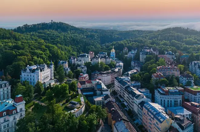 Karlovy Vary e Loket: Città termale e castello medievale