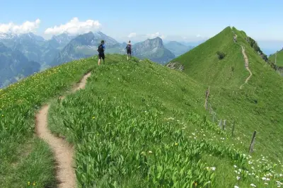 Escursione privata da Lucerna lungo la cresta: 10 laghi alpini