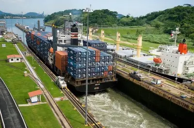 Panama City Tour: Canal, Casco Viejo & Causeway