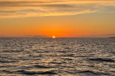 Cascais Sonnenuntergang Segeltour: 2 Stunden auf dem Wasser