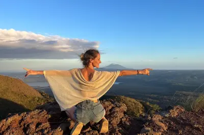 Vulcão Masaya à noite saindo de Granada com vista da cratera de lava