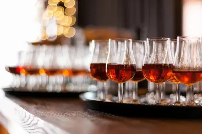 Whisky-Verkostung in Gdańsk: 5 Drams mit Chef-Ausgewählten Snacks