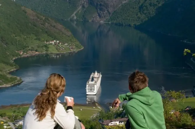 Geiranger fjord day trip from Ålesund: Two ferry crossings