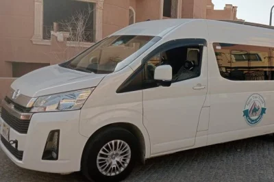 Réservez un transfert privé depuis l’aéroport du caire jusqu’à votre hôtel au caire ou à gizeh. accueil personnalisé, tarifs fixes, véhicules modernes et conseils locaux pour une arrivée 