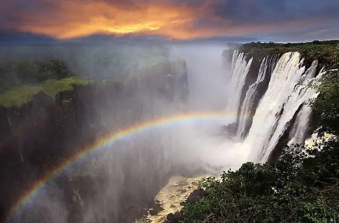 De Bulawayo a Victoria Falls com paradas para ver animais selvagens