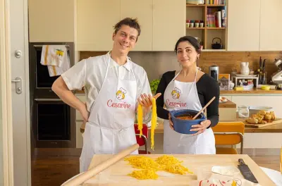Aprende pasta y tiramisú en casa de una local en Milán privada