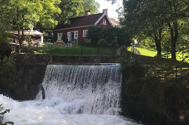 Oslo river walk and Norwegian food tour with guide