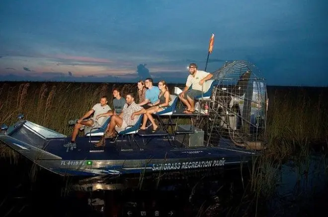 Paseo nocturno en hidrodeslizador por los Everglades de Florida