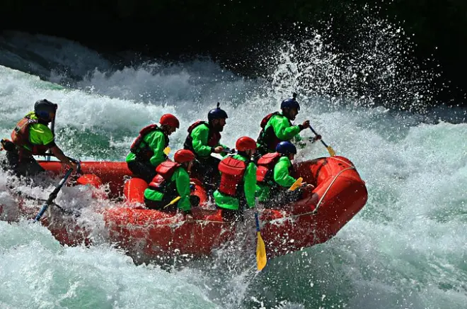 Futaleufu River Rafting: Puente a Puente Stromschnellen mit Guides