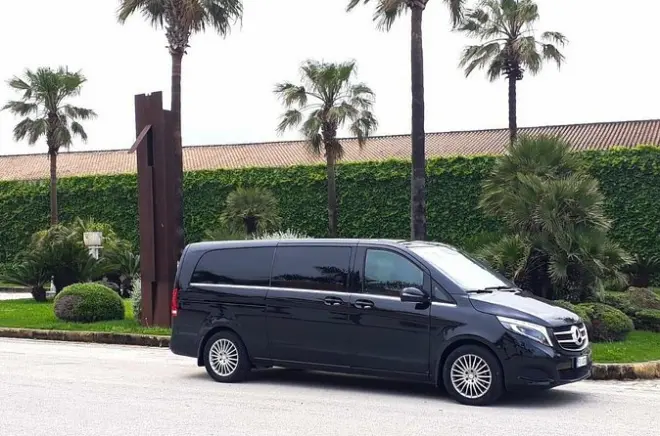 Traslado privado del aeropuerto de Palermo al hotel Kalura en Cefalù