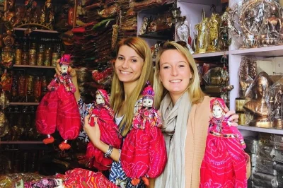 Découvrez les meilleurs spots shopping de jaipur—bapu bazaar, johari bazaar, tapis, impressions au bloc et pierres précieuses. guide local, prise en charge et arrêts personnalisés inclus.