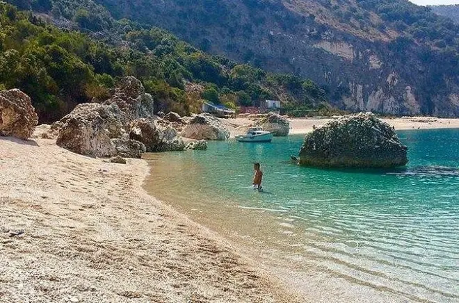 Kroreza Strand mit dem Boot ab Saranda: Weißer Sand & klares Wasser