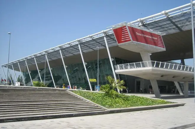 Privater Transfer vom Flughafen Tirana direkt nach Saranda