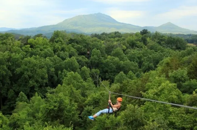 Zipline vicino a Pigeon Forge: 6 linee tra le Smoky Mountains