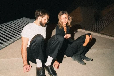 Réservez une séance photo privée pour couples dans le quartier gothique de barcelone. des photos naturelles, sans artifices, avec un photographe local. livraison rapide & conseils d’initiés.