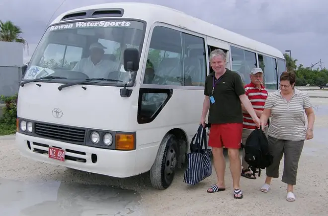 Gran Caimán tour privado en bus: Personaliza tu ruta