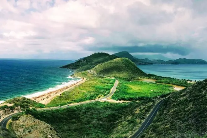 Tour privado en St Kitts: Rocas volcánicas y vistas panorámicas