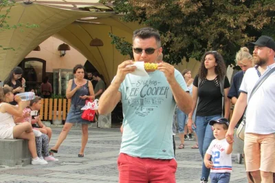 Esplora il centro medievale di sibiu, i monasteri di cozia e turnu in un’escursione privata da bucarest con guida personale. include wifi, trasporto e altro.