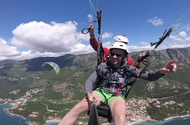 Parasailing a Budva: Volo tandem esteso sulla Riviera