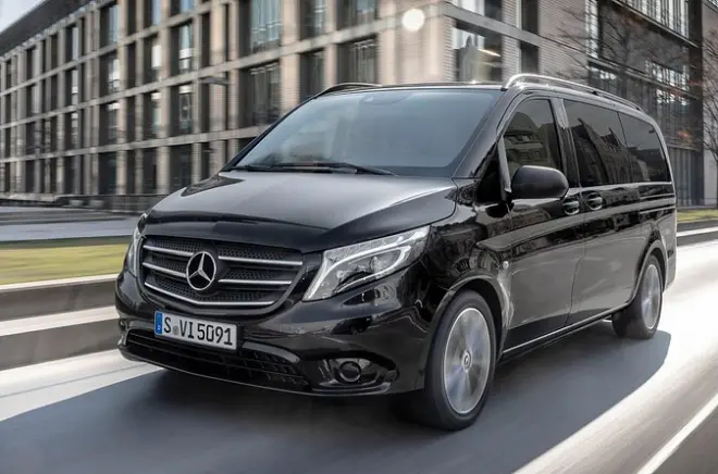 Traslado privado en Mercedes desde aeropuerto de Stuttgart al centro