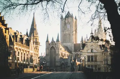 Gand à pied : Monuments gothiques et balade en bateau optionnelle
