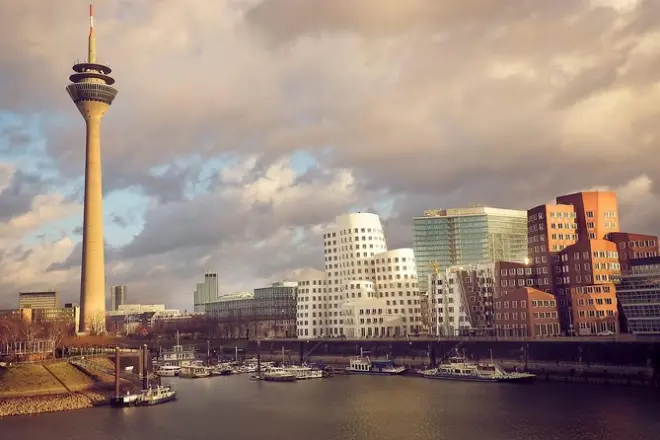 Tour privato a piedi a Düsseldorf: Altstadt, Reno e Königsallee