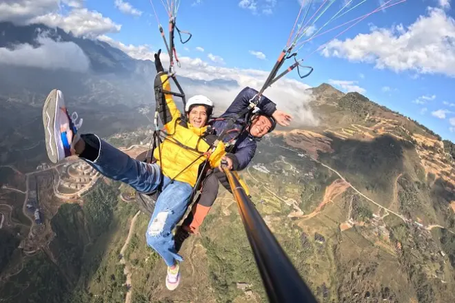 Parasailing in Sapa: Akrobatische Flips vom Hàm Rồng Gipfel