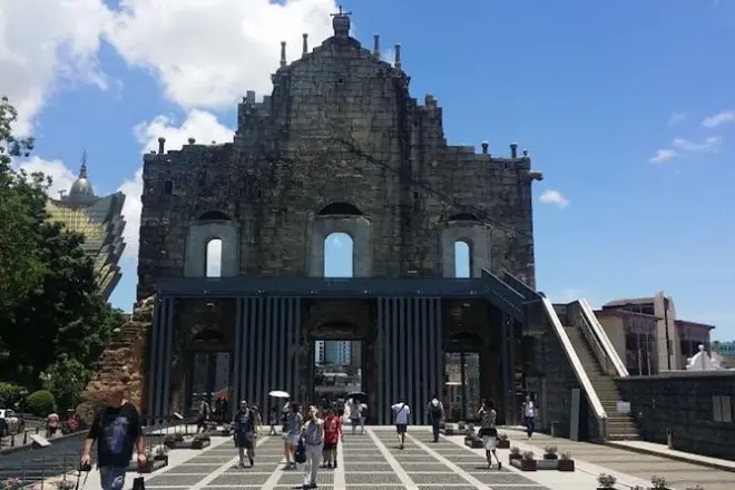 Macau Day Tour: Portuguese Heritage & Casino Lisboa