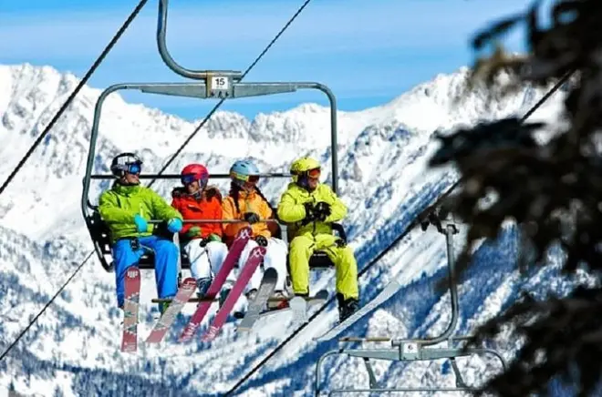 Noleggio sci a Vail per 5 giorni: Consegna e prova in camera