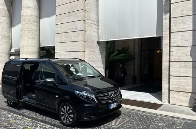 Private Transfer Positano to Rome: Mercedes Pickup & Drop-off