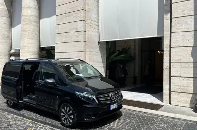Traslado privado de Positano a Roma em Mercedes com pickup e drop-off