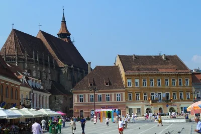 Entdecke brasovs mittelalterliche altstadt mit spanischsprachigem guide, besteige den schwarzen turm für tolle aussichten, schlendere über den rathausplatz und die republicii-straße. inkl. lokaler 