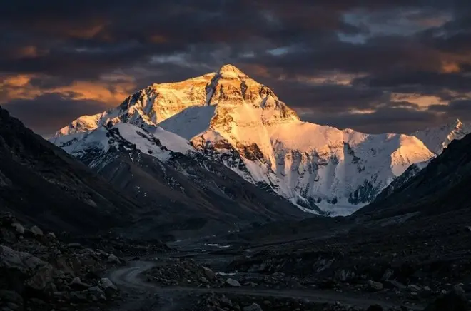 Tour de 9 dias por Lhasa, acampamento base do Everest e lago Namtso