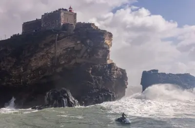 Nazaré in jet ski: Scopri le grandi onde da vicino