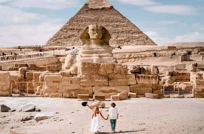 Cairo de Sharm de avião: Pirâmides e museu em um dia