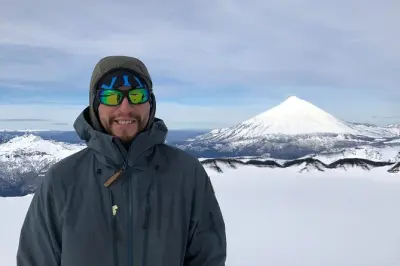 Quetrupillán Volcano ascent near Pucón: 16 km summit climb