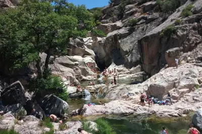 Canyoning em Sardenha: Bau Mela com guia e equipamento